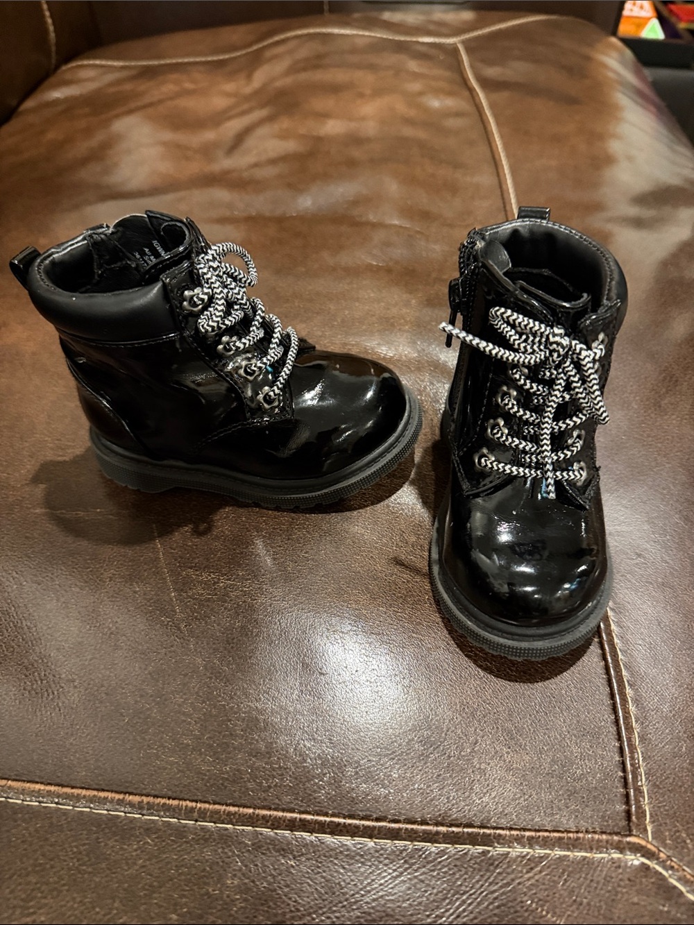 Side zip wonder nation Black Patent boots
